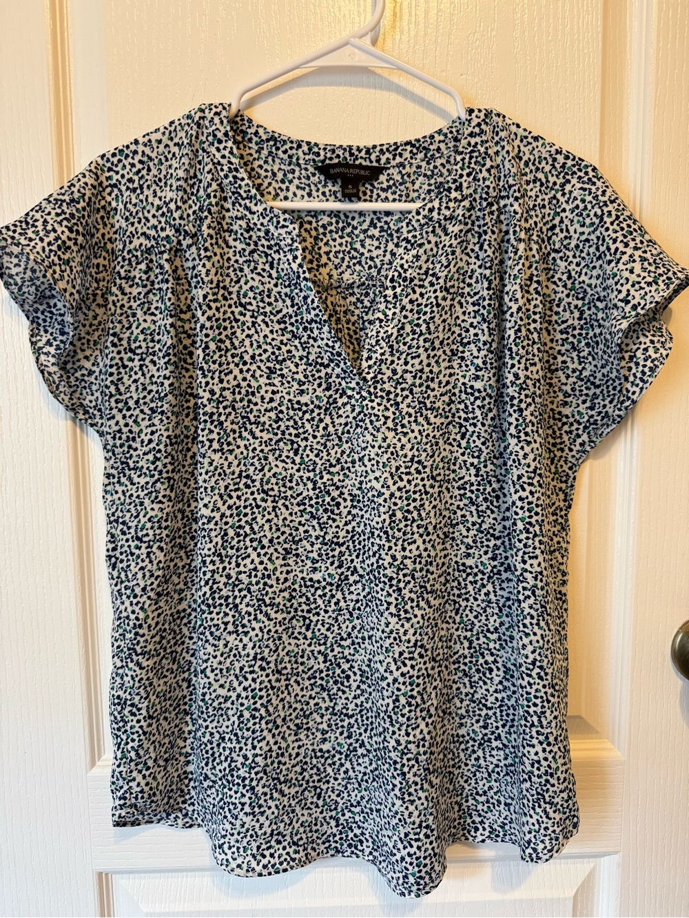 Banana Republic Printed V-Neck Short Sleeve Top